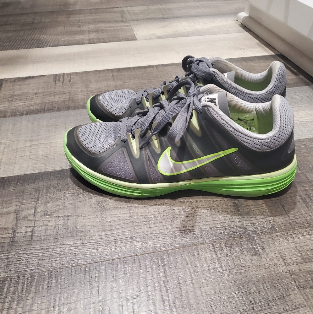 Nike - Picture 2 of 3